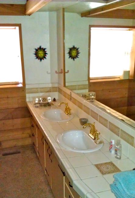 FIND TRUE SECLUSION IN OUR PEACEFUL CHALET. 5 ACRES, TRAILS, TREES & SPA Images_1