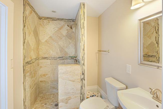 Studio Apt on Bourbon St Images_2