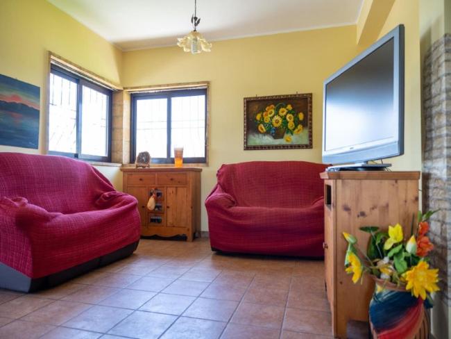 Traditional holiday home in Carlentini with garden Images_3