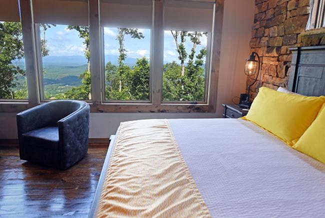 Incredible mountain views and sunsets, spacious, hot tub, pool table, firepit, luxury awaits! Images_3