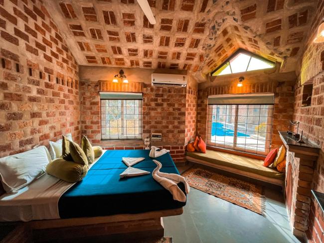 Simbliss Farm - A Luxury Farmhouse with Private Pool Near Gurgoan and Delhi Images_1