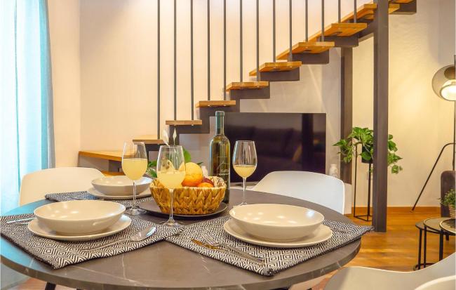 Amazing Apartment In Rijeka With Wifi And 1 Bedrooms Images_5