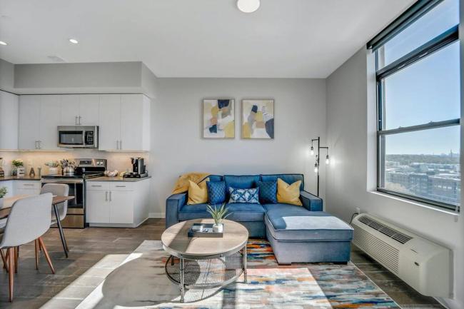 Stylish 1br Unit. Parking. Easy Ride to NYC Images_1