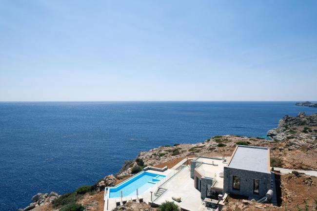 Seafront luxury villa with infinity pool & devine views! Images_3