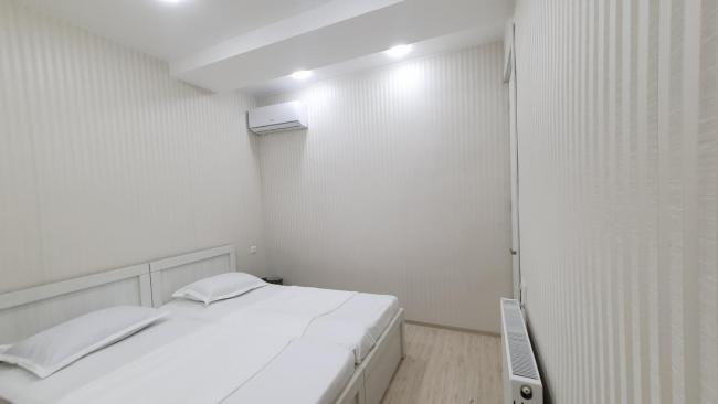 Apartment 122 Images_3