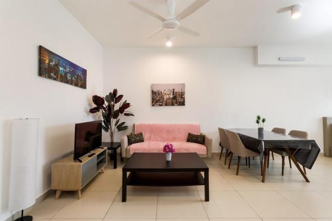 Beautiful Midhill Studio with Carpark Images_1