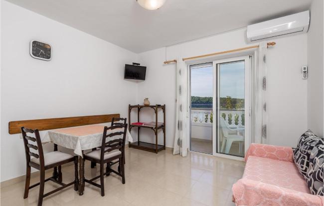 Beautiful apartment in Rab with 1 Bedrooms and WiFi Images_3