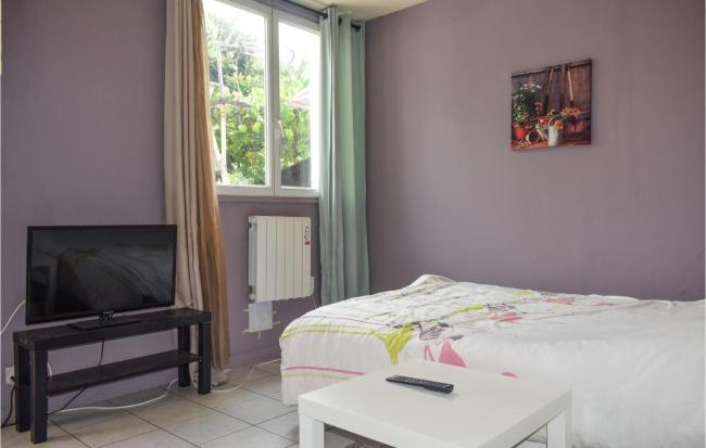 Stunning apartment in Drancy with WiFi Images_4