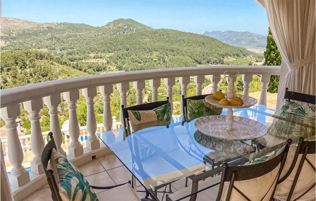 Awesome home in Ador with WiFi, Private swimming pool and Swimming pool Images_1