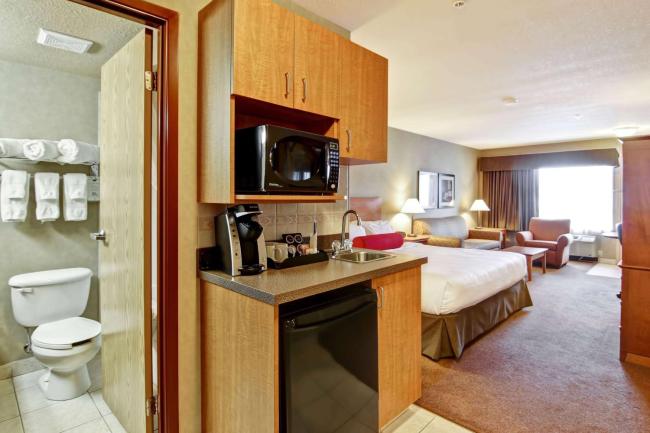 Ramada by Wyndham Ponoka Images_4
