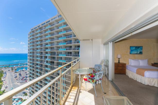 Ilikai Tower 1918 Lagoon View 1BR Images_1