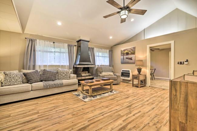 Quiet Pocono Summit Abode Near Attractions! Images_2