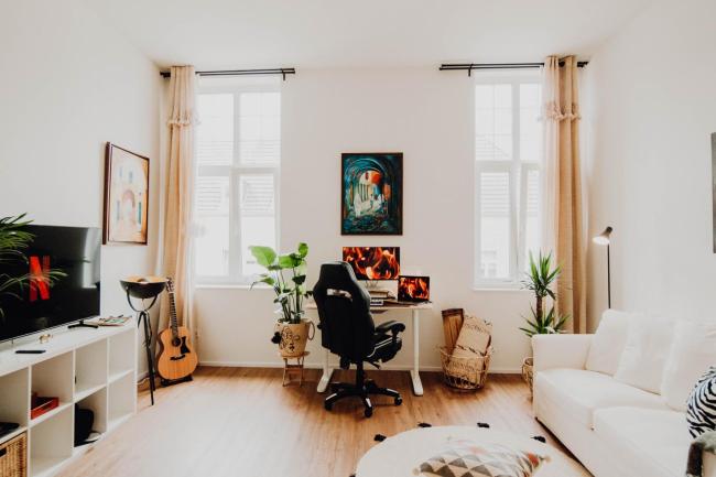 Sleek Studio minutes away from Deutsches Eck Images