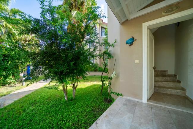 Central Location, Spacious Apartment w/Pool & View Images_2