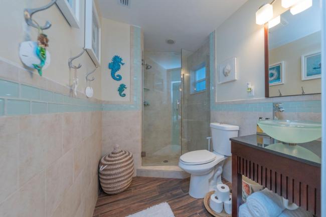 Harbor Hideaway 4bedroom 3Bathrooms Waterfront-Indoor Pool Home Images_5