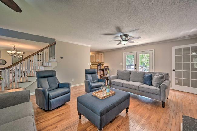 Central Villa with Game Room and Deck - Near Lakes! Images_4