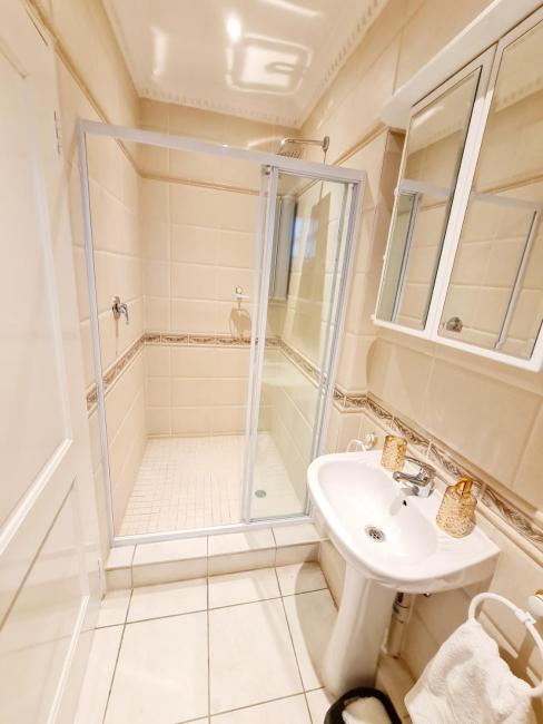 Luxurious Pvt Apartment ,Power backup, Jaccuzi & Pool Images_1