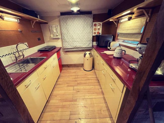 Remarkable Boultons Barn with hot tub Images_3