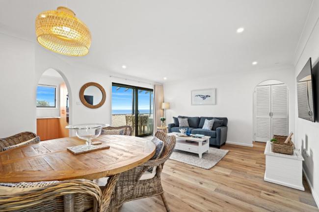 'Copa Breakers' 2-Bed with Expansive Ocean Views Images_4