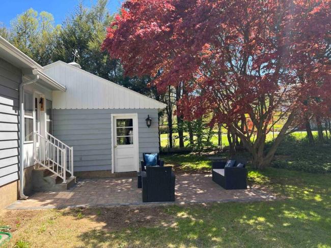 Retro mid-century modern ranch in the heart of CT! Images_4