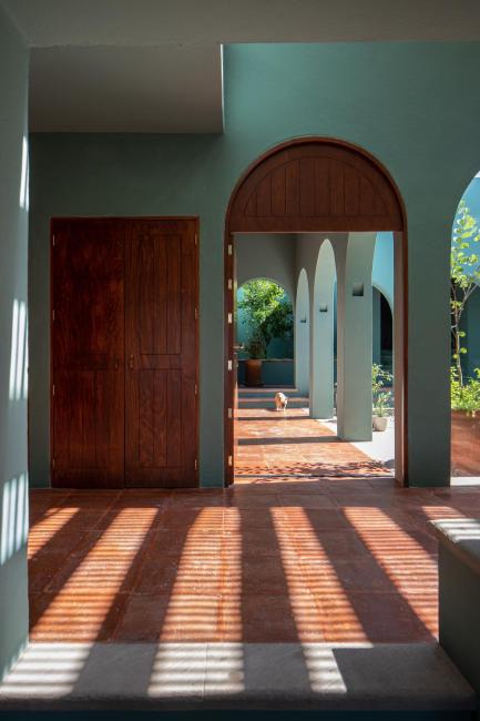 HOLT Resplendent Newly Renovated 6BR chateau with views Images_3