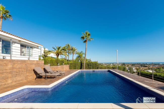 5 BDRM Hidden Gem with Heated Pool and Sea Views Images_5