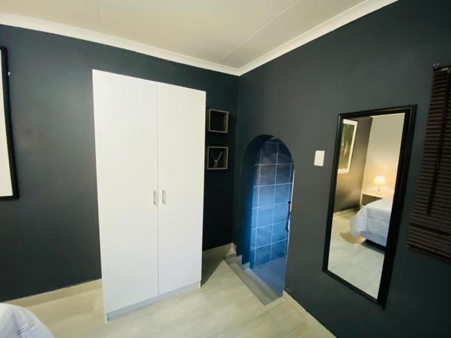 The Curve Apartments Unit 2 Images_4