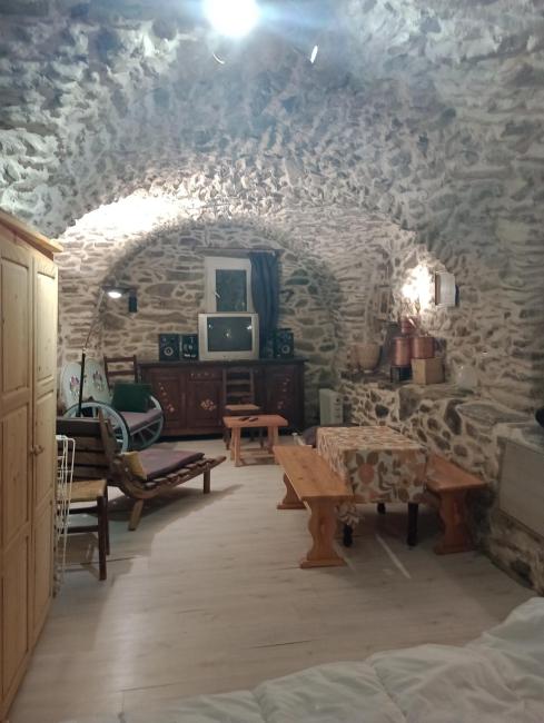 Studio dans cave voûtée en montagne Images_3