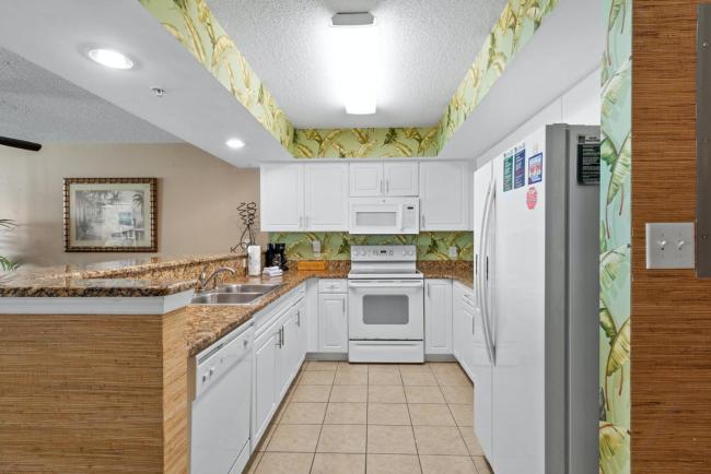 The stunning view is king in this Crescent Keyes oceanfront condo! Crescent Keyes - 1008 Images_4