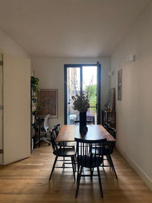 Spacious 1 bed flat in Hackney with patio garden Images_1