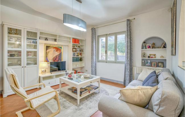 Awesome Home In Camaiore With Kitchen Images_3