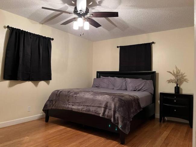 Cheerful 3Bd 2Ba w/ large pool and backyard Images_1