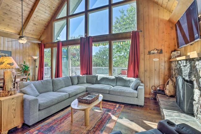 Tree-Lined Lake Arrowhead Cabin, Near Trails! Images_3