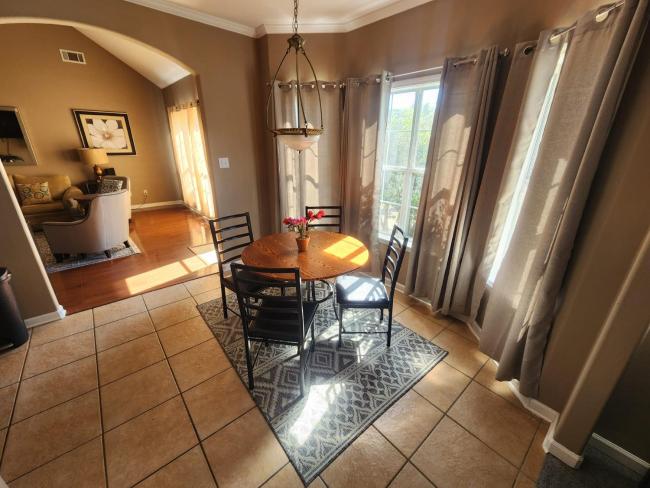 Stylish & Relaxing 6 BR- 3BA East of Memphis Images_5