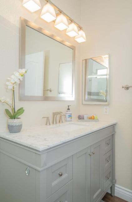 Good Vibes off the strip, 5BR with 2 King Beds + Pool Images_1