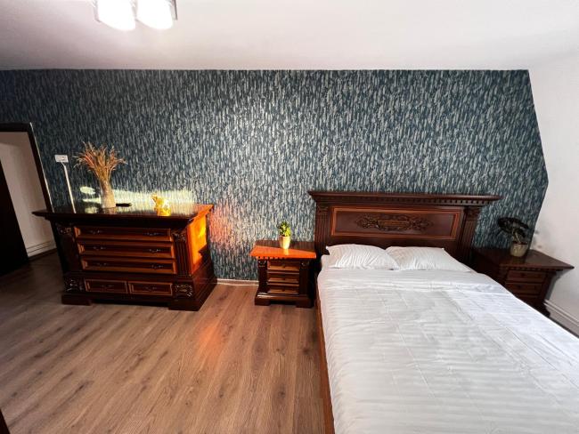 Coroni Piata Sfatului Apart Images_4