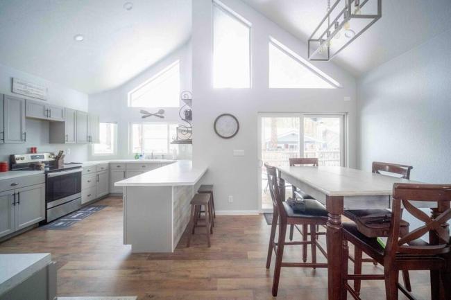 Retreat in the Pines Images_3