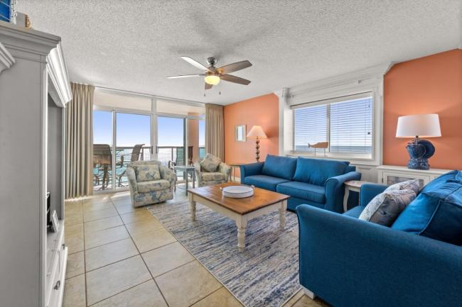 This is a fantastic corner condo unit in Laguna Keyes facing the ocean Laguna Keyes - 911 Images_1