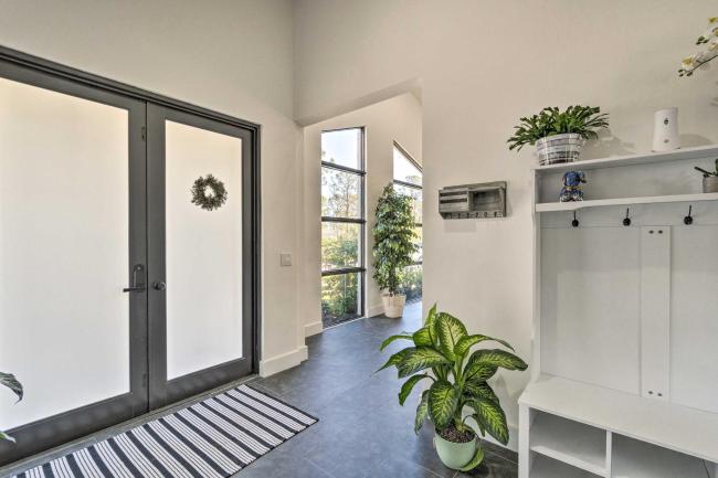 Sleek Home with Kayak about 4 Mi to Harbor! Images_3