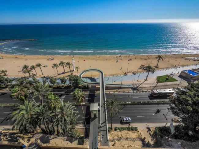 Apartment with Terrace and Sea View Images_4