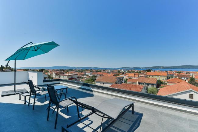 Villa Div with heated pool, Penthouse Apt No 3 Images_4