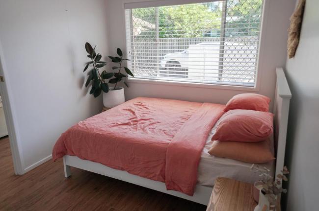 Pet Friendly Unit in Palm Beach Images_3