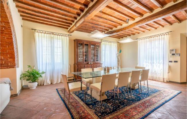 Awesome Home In Lucignano With Outdoor Swimming Pool, Jacuzzi And Wifi Images_2