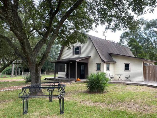 Texan mini ranch with pianos great for events Images_1