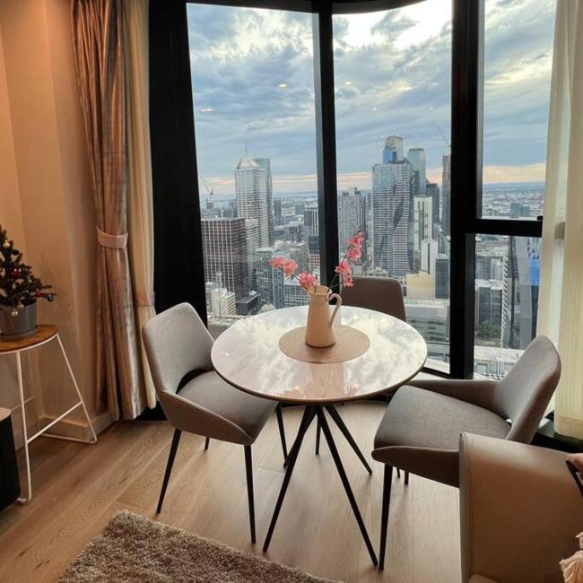 Panoramic Views Two Bedrooms in Melbourne CBD-2 Images_1