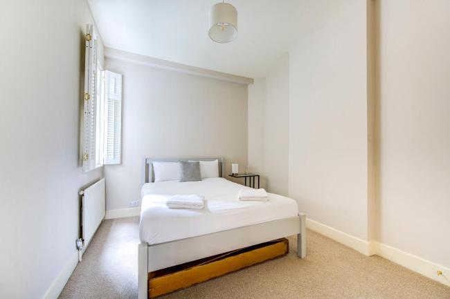 GuestReady - Classic tones of Fulham Images_2