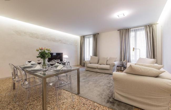 Scaleter - a fine luxury apartment in Palazzo with canal view Images_3