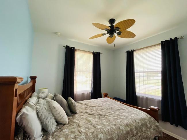 Little Cottage on a Field Images_5