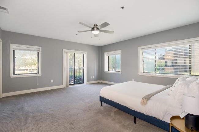 A Prime Plaza location, luxury home and a well-appointed building with amenities 101 Images_2