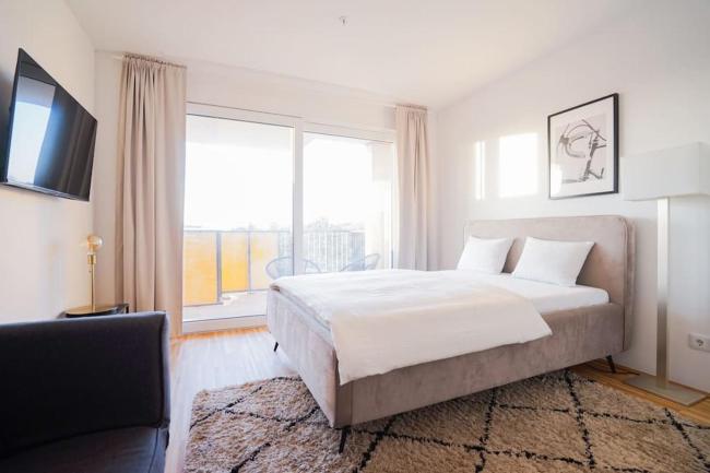 Fine Studio with terrace - 15 Min to Center Images